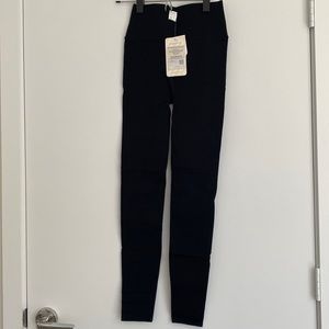 Fabletics High Waisted Sculpknit Classic Legging